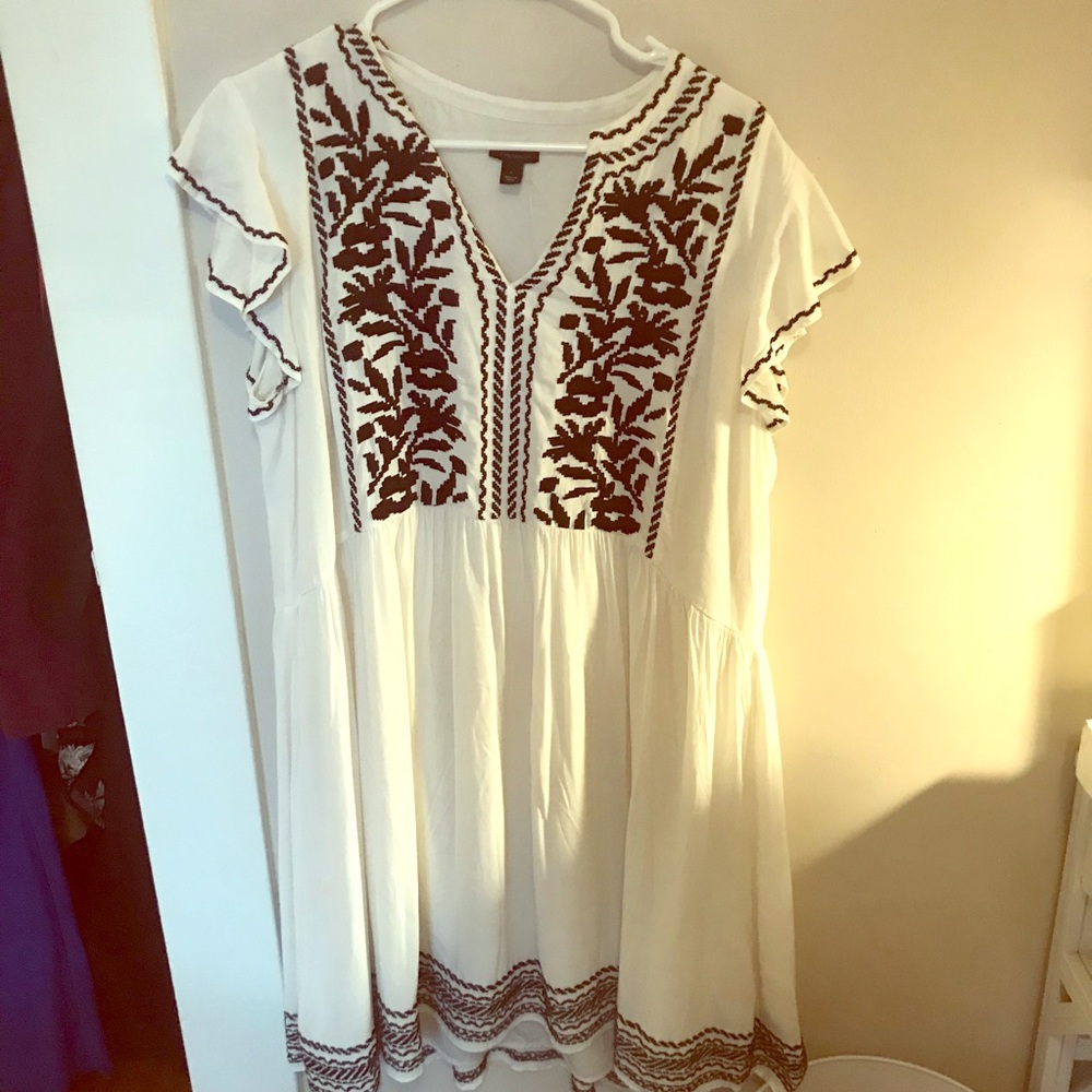 Short white dress, never worn